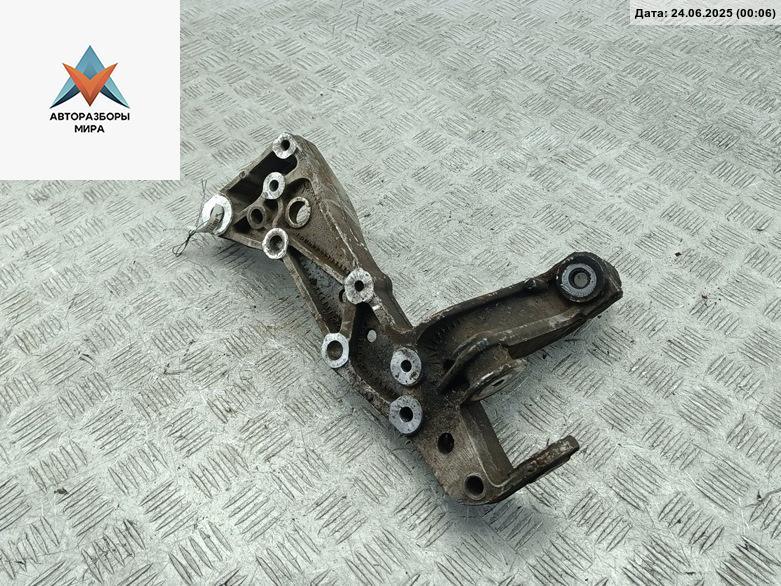 рычаг передний правый Volkswagen Golf 5 поколение 2004, 1.6 л., бензин, МКПП, чёрный, хетчбэк 3 дв. - фото №1