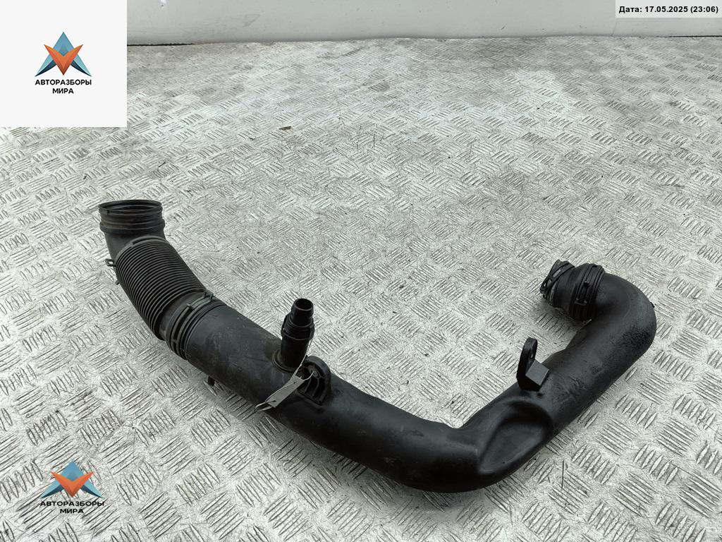 патрубок интеркулера Volkswagen Touran 1 поколение 2005, 1.9 л., дизель, МКПП, синий, минивэн - фото №1