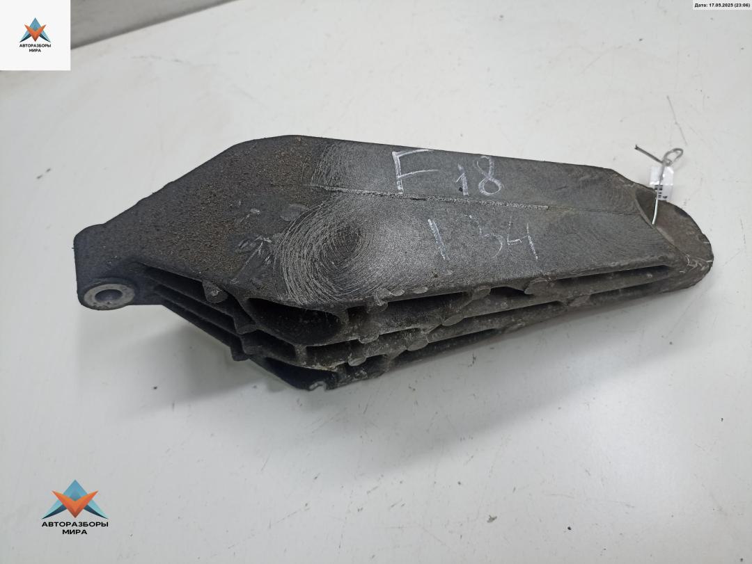 кронштейн КПП Opel Vectra B 1998, 1.8 л., бензин, МКПП, зелёный, седан, 90498428 - фото №1