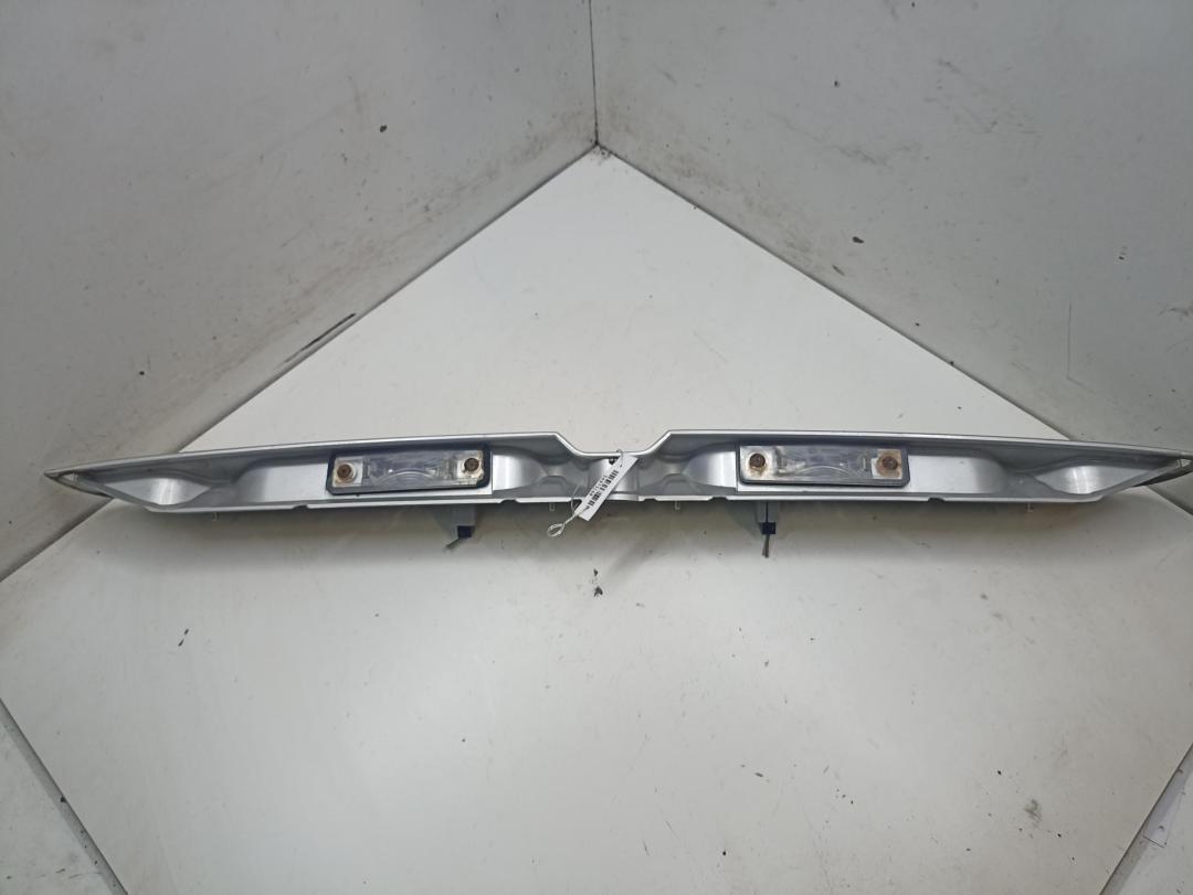 накладка подсветки номера Opel Zafira A 2002, 1.6 л., бензин, МКПП, серый, минивэн, 90579631