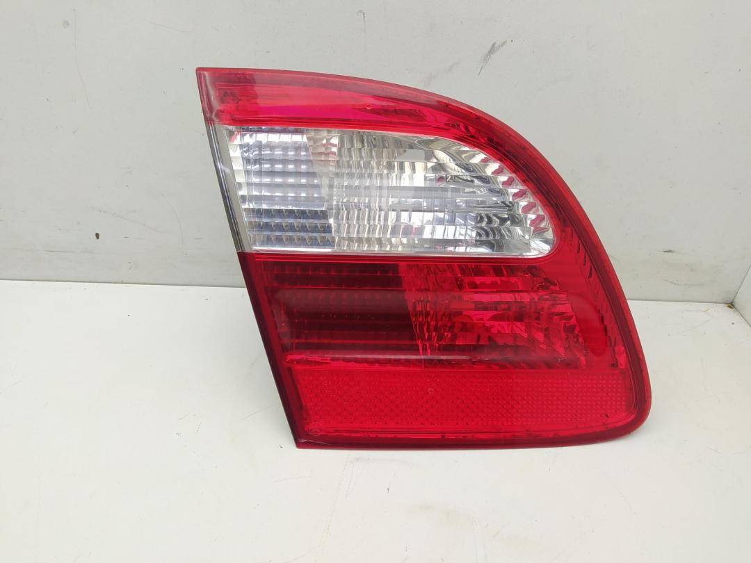 фонарь крышки багажника левый Mercedes-Benz E W211 2003, 1.8 л., бензин, МКПП, чёрный, универсал, 2118201364