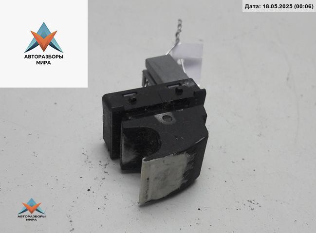 кнопка стеклоподъемника переднего правого Volkswagen Touran 1 поколение 2003, 1.6 л., бензин, МКПП, серый, минивэн, 1K0959851 - фото №1