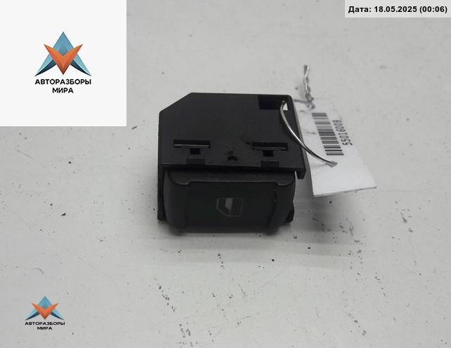 кнопка стеклоподъемника переднего правого Volkswagen Golf 4 поколение 2001, 1.9 л., дизель, МКПП, синий, универсал, 3B0959855B - фото №1