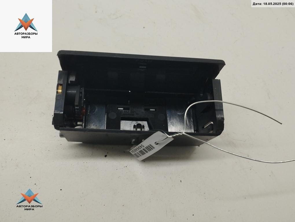 пепельница Audi A6 4B/C5 1998, 2.4 л., бензин, АКПП, синий, седан, 4B0857405 - фото №1