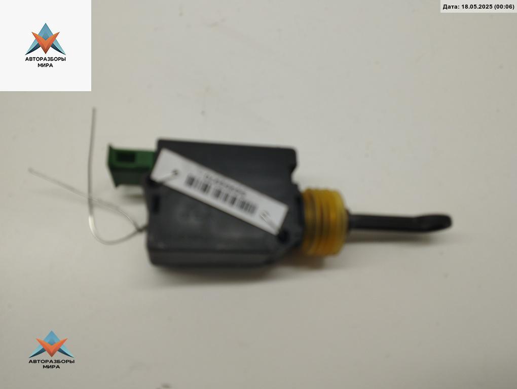 активатор замка багажника Audi A6 4B/C5 1998, 2.4 л., бензин, АКПП, синий, седан, 4B5962115A - фото №1