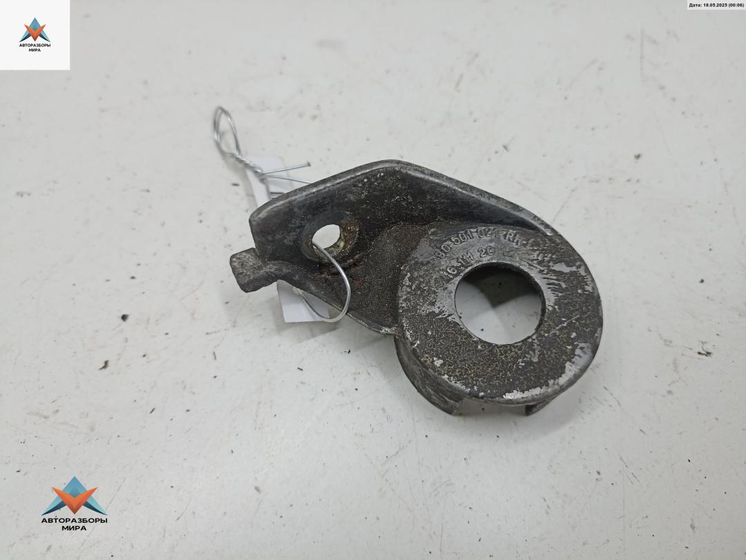 кронштейн радиатора Opel Vectra B 1998, 1.8 л., бензин, МКПП, зелёный, седан, 90501021 - фото №1