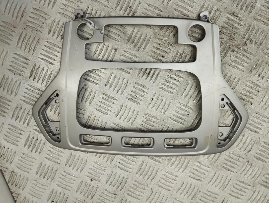 рамка обрамление кулисы Ford Mondeo IV 2009, 2.0 л., дизель, МКПП, чёрный, универсал, 7S7118522