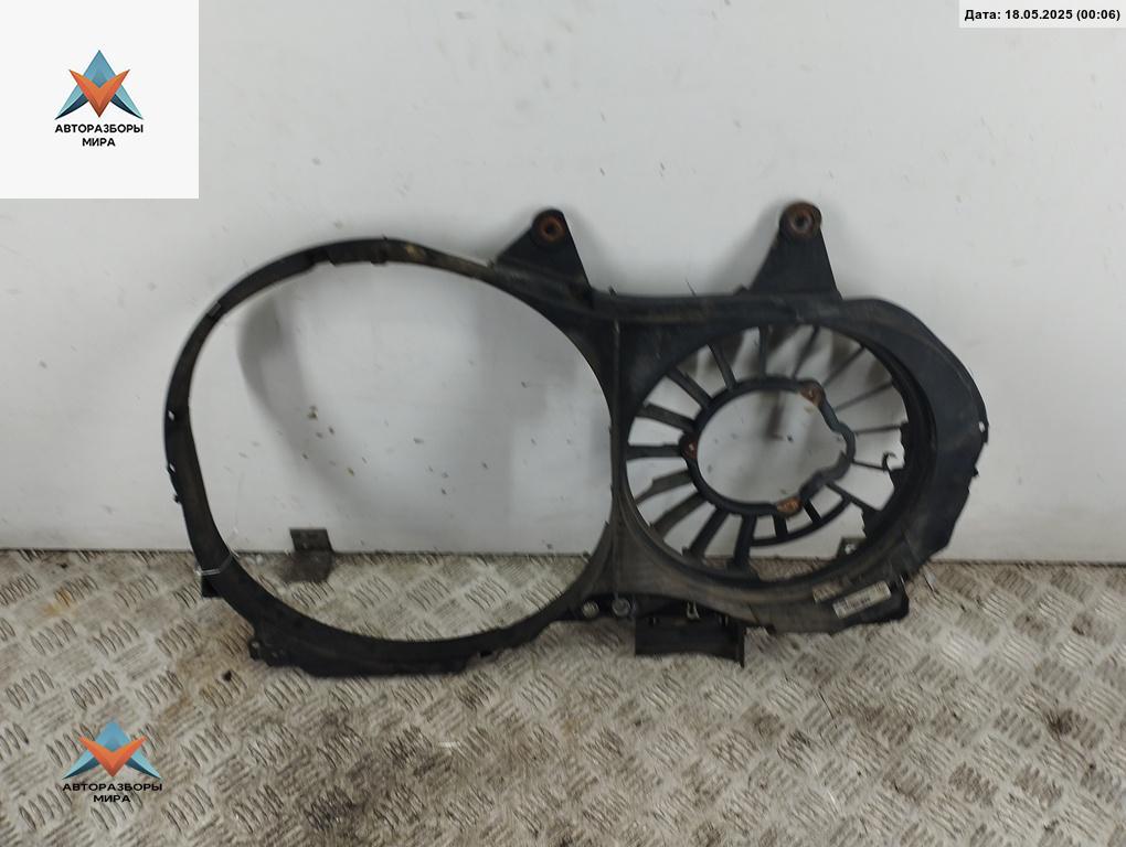 диффузор вентилятора Audi A4 B7 2004, 2.5 л., дизель, АКПП, серый, универсал, 8E0121205T - фото №1