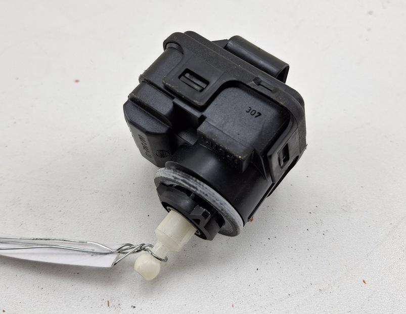корректор фар Audi A6 4B/C5 1997, 1.8 л., Ti, бензин, МКПП, чёрный, седан, 8L0941295 - фото №1