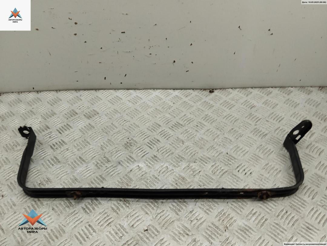 крепление бака топливного Ford C-Max 1 поколение 2004, 1.8 л., бензин, МКПП, серый, минивэн, 3M519057AC - фото №1