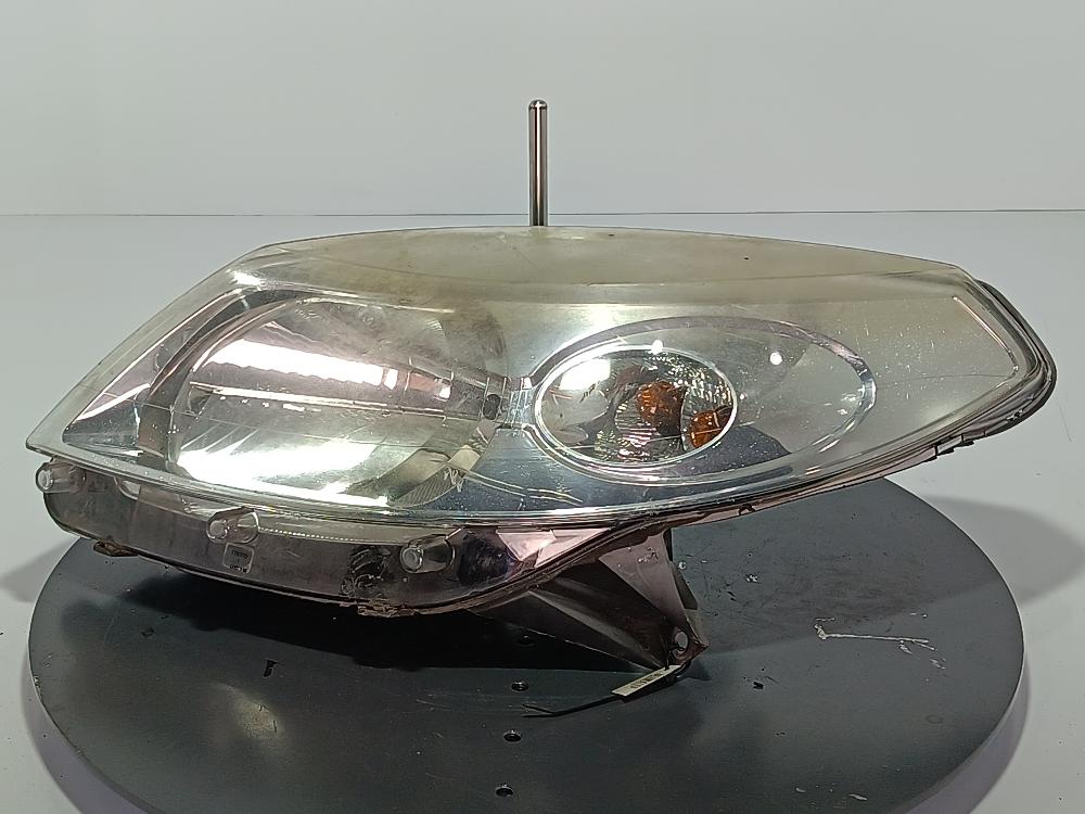 фара левая Renault Sandero 1 поколение 2010, цвет, 8200733878 - фото №1