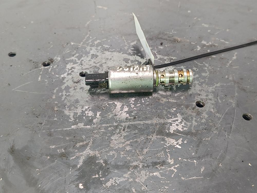 Клапан фазорегулятора Peugeot 3008 2009 2008, цвет, 760429280 - фото №1