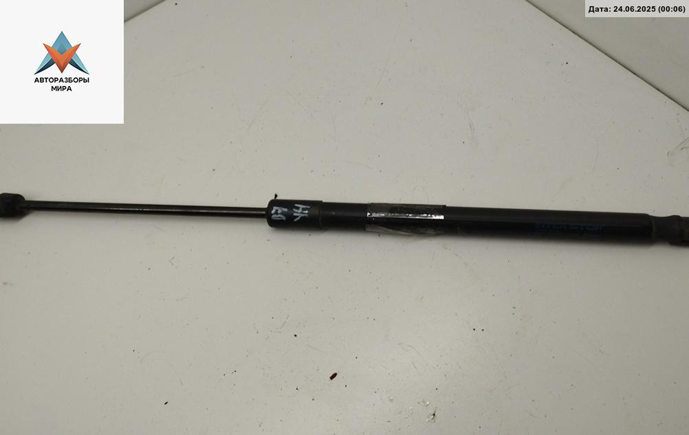 амортизатор крышки багажника (3-5 двери) Audi A4 B7 2004, 2.5 л., дизель, АКПП, серый, универсал, 8E9827552L - фото №1