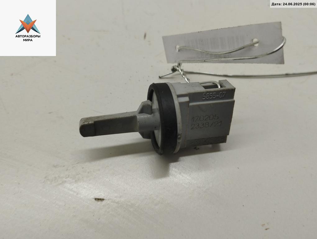 датчик температуры Audi A4 B7 2004, 2.5 л., дизель, АКПП, серый, универсал, 1K0907543A - фото №1