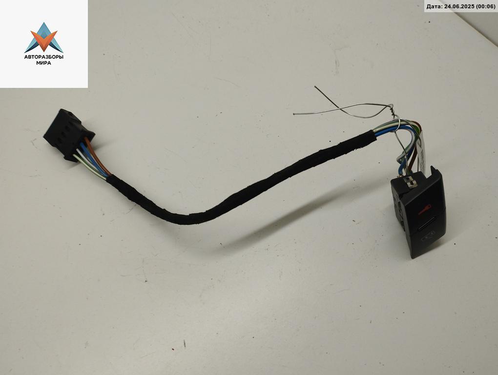 кнопка центрального замка Audi A6 4B/C5 1998, 2.4 л., бензин, АКПП, синий, седан, 4B1962107 - фото №1