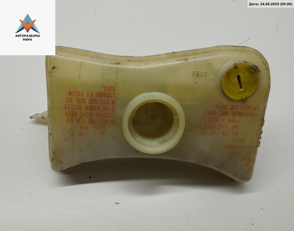 бачок тормозной жидкости Audi A4 B7 2004, 2.5 л., дизель, АКПП, серый, универсал, 8E0611301G - фото №1