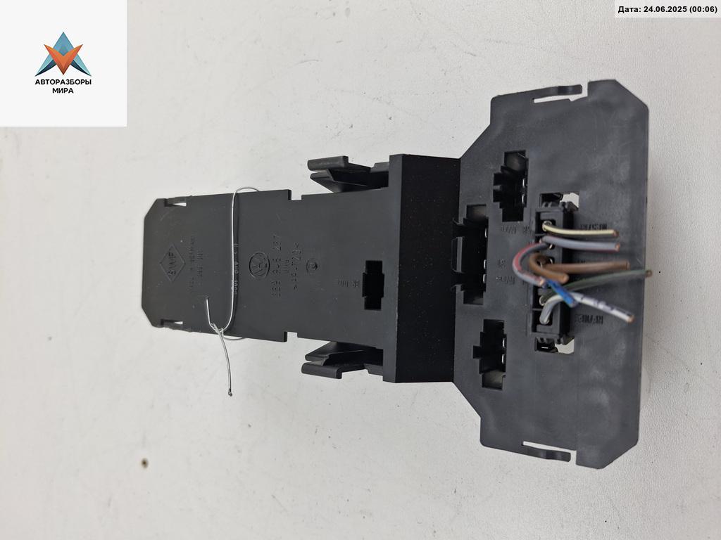 Плата фонаря заднего правого Volkswagen Passat B5 1998, 1.8 л., бензин, МКПП, синий, универсал, 3B9945257 - фото №1
