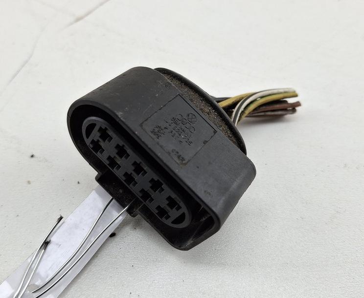 разъем (фишка) проводки Audi A6 4B/C5 1997, 1.8 л., Ti, бензин, МКПП, чёрный, седан, 1J0973735 - фото №1