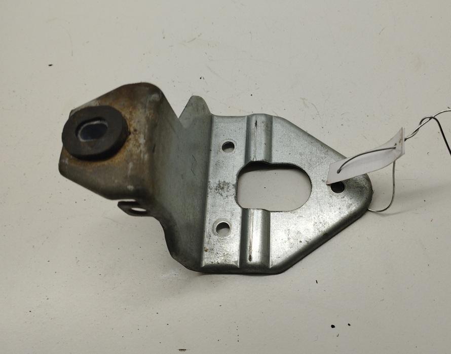 кронштейн (крепление) Audi A4 B7 2004, 2.5 л., дизель, АКПП, серый, универсал