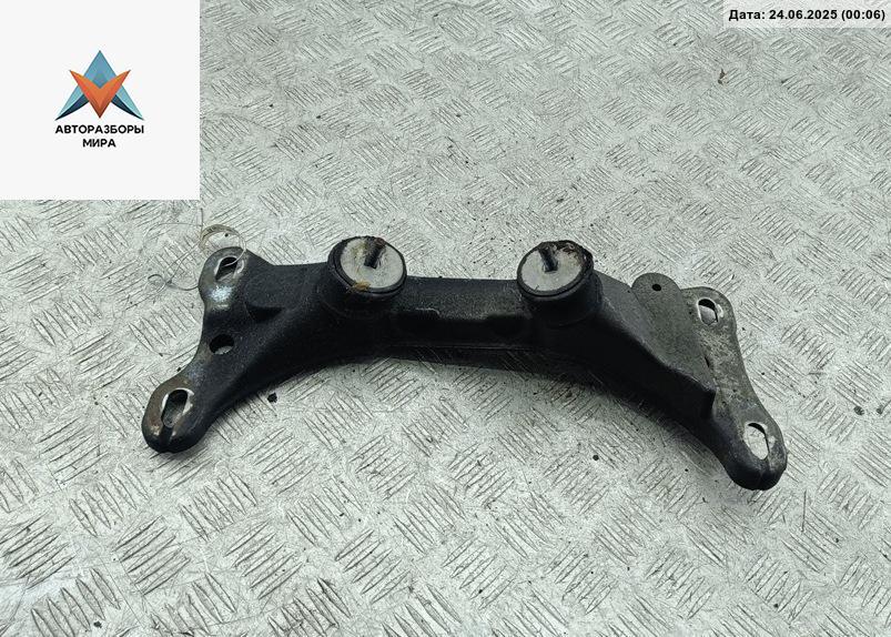 кронштейн КПП BMW 3 серия E46 2000, 2.0 л., дизель, АКПП, серый, седан, 1096929 - фото №1