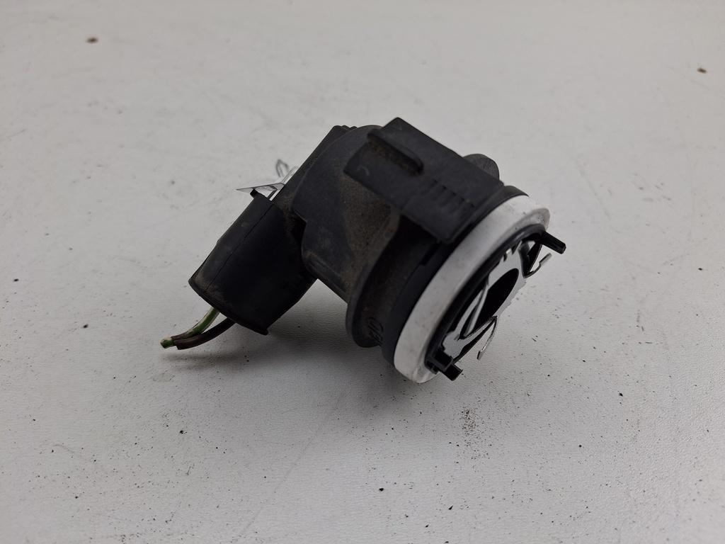 Патрон лампы фары BMW 3 E46 2004, 2.0 л., дизель, МКПП, серый, универсал, 9655774-1