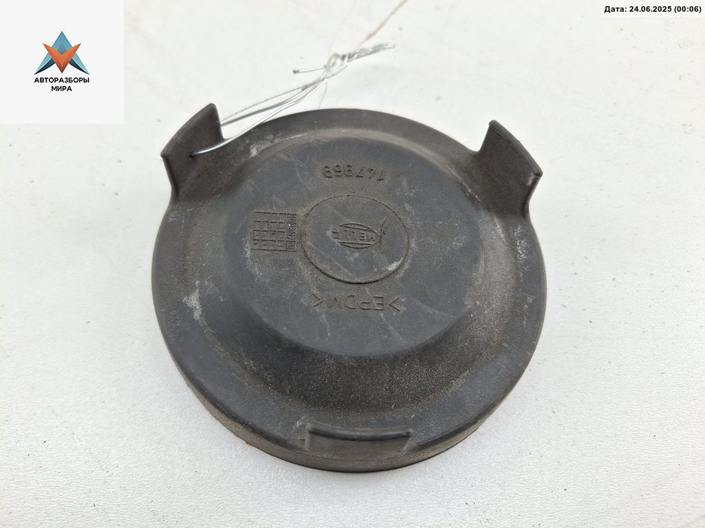 Крышка (заглушка) задняя фары Volkswagen Passat B5 1998, 1.8 л., бензин, МКПП, синий, универсал, 143688 - фото №1