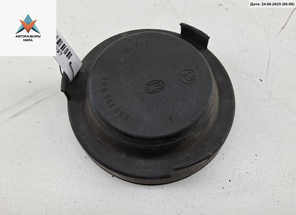 Крышка (заглушка) задняя фары Skoda Octavia mk1 (A4 1U) 1999, 1.8 л., бензин, МКПП, чёрный, универсал, 1U0941007 - фото №1