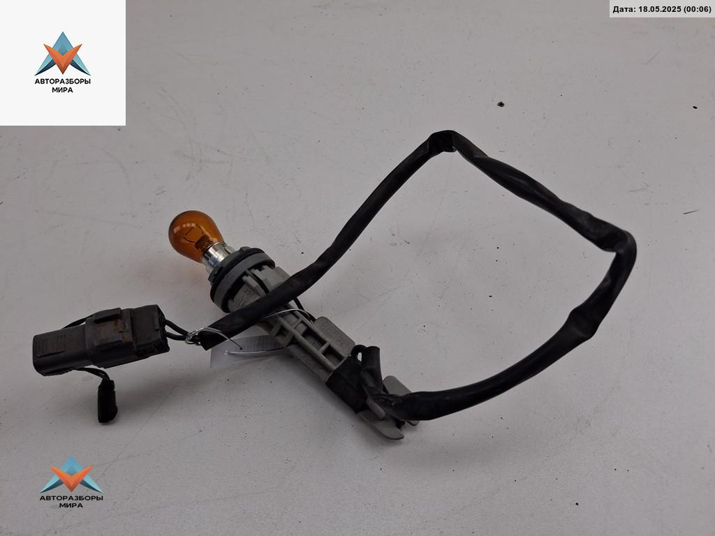 Патрон лампы фары Mazda 5 CR 2006, 2.0 л., дизель, МКПП, серый, минивэн, P4998 - фото №1