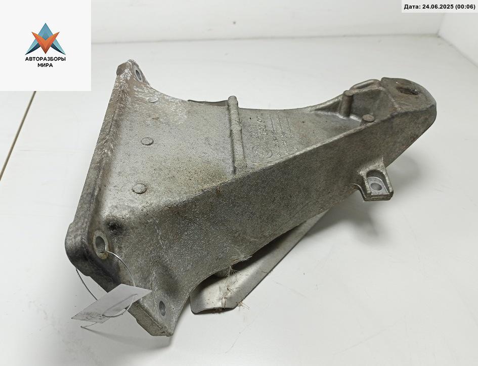 кронштейн двигателя BMW 5 серия E39 1996, 2.0 л., бензин, МКПП, серый, седан, 1092974 - фото №1