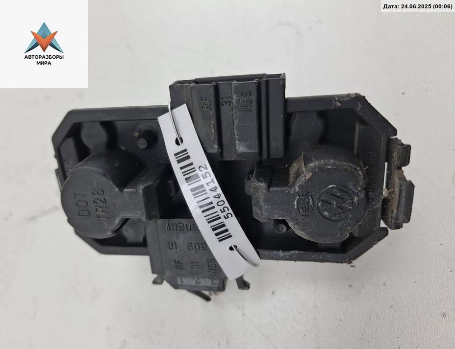 Плата фонаря заднего правого Volkswagen Passat B4 1993, 2.0 л., бензин, МКПП, синий, седан, 3A5945259 - фото №1