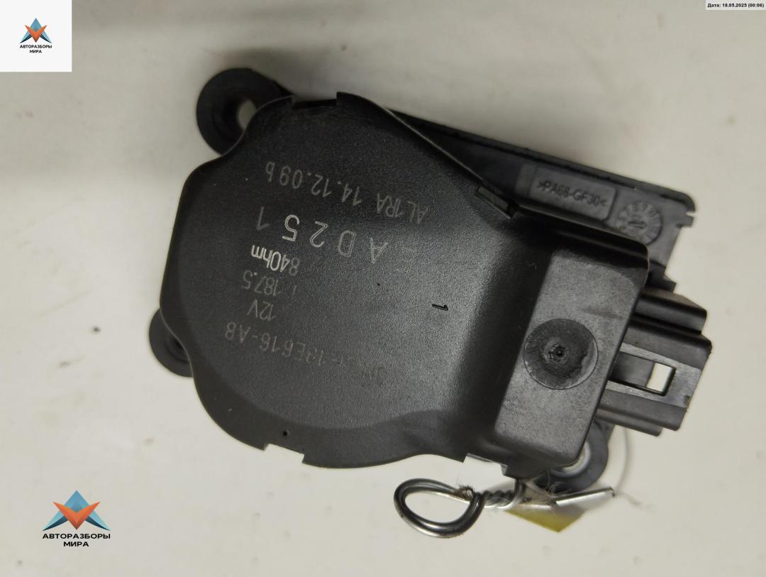 моторчик заслонки печки Ford Mondeo 4 поколение 2009, 2.0 л., дизель, МКПП, чёрный, универсал, 3M5H19R616AB - фото №1