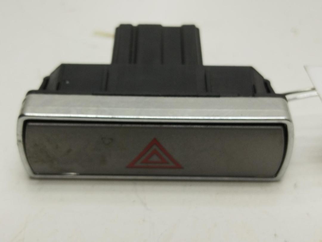 кнопка аварийной сигнализации Ford Mondeo IV 2009, 2.0 л., дизель, МКПП, чёрный, универсал, 6M2T13A350AB