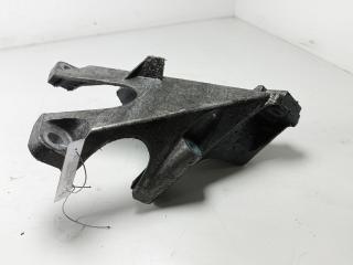 кронштейн двигателя Audi A4 B7 2004, 2.5 л., дизель, АКПП, серый, универсал, 8E0199307F