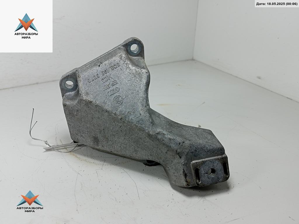 кронштейн двигателя Audi A6 4B/C5 1998, 2.4 л., бензин, АКПП, синий, седан, 8D0199307G - фото №1