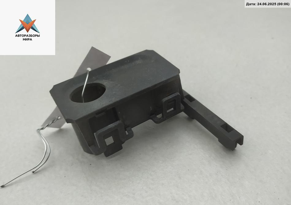 кронштейн (крепление) Ford Mondeo 4 поколение 2009, 2.0 л., дизель, МКПП, чёрный, универсал, 7S7T15K873 - фото №1
