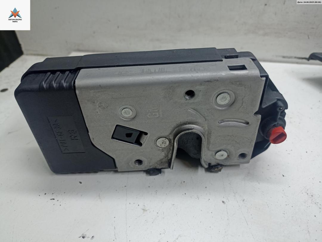 замок двери задней правой Opel Vectra B 1996, 1.8 л., бензин, АКПП, красный, универсал, 24414131 - фото №1