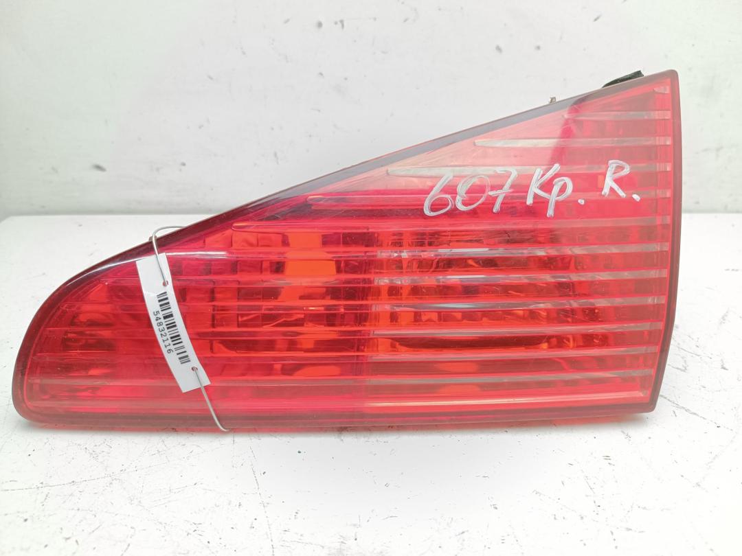 фонарь крышки багажника правый Peugeot 607 2001, 2.2 л., дизель, МКПП, серый, седан, 2543D