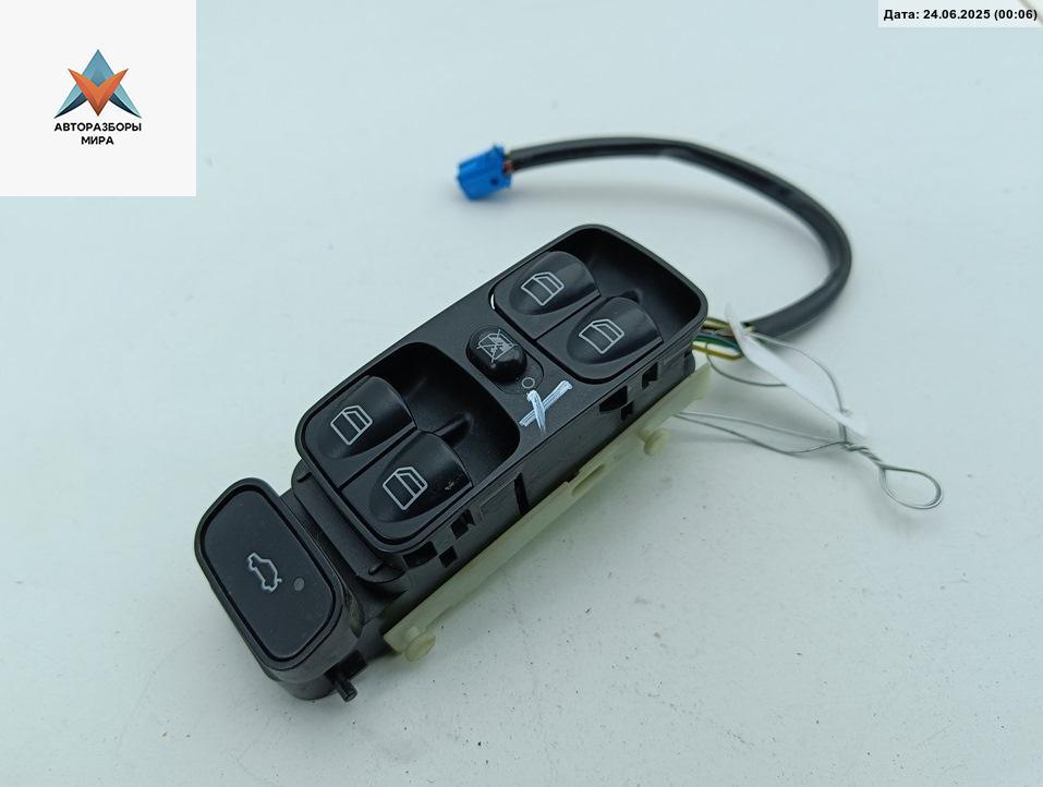 блок управления стеклоподъемниками Mercedes-Benz C-Класс W203/S203/CL203 2003, 2.2 л., дизель, АКПП, серый, седан, 2038210679 - фото №1