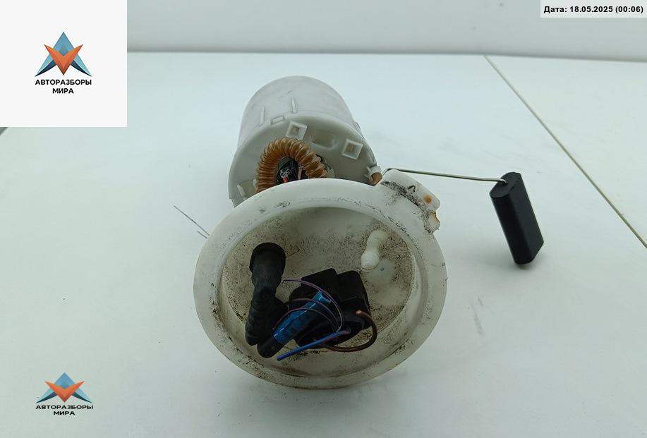 насос топливный Volkswagen Golf 5 поколение 2004, 1.6 л., бензин, МКПП, чёрный, хетчбэк 3 дв. - фото №1