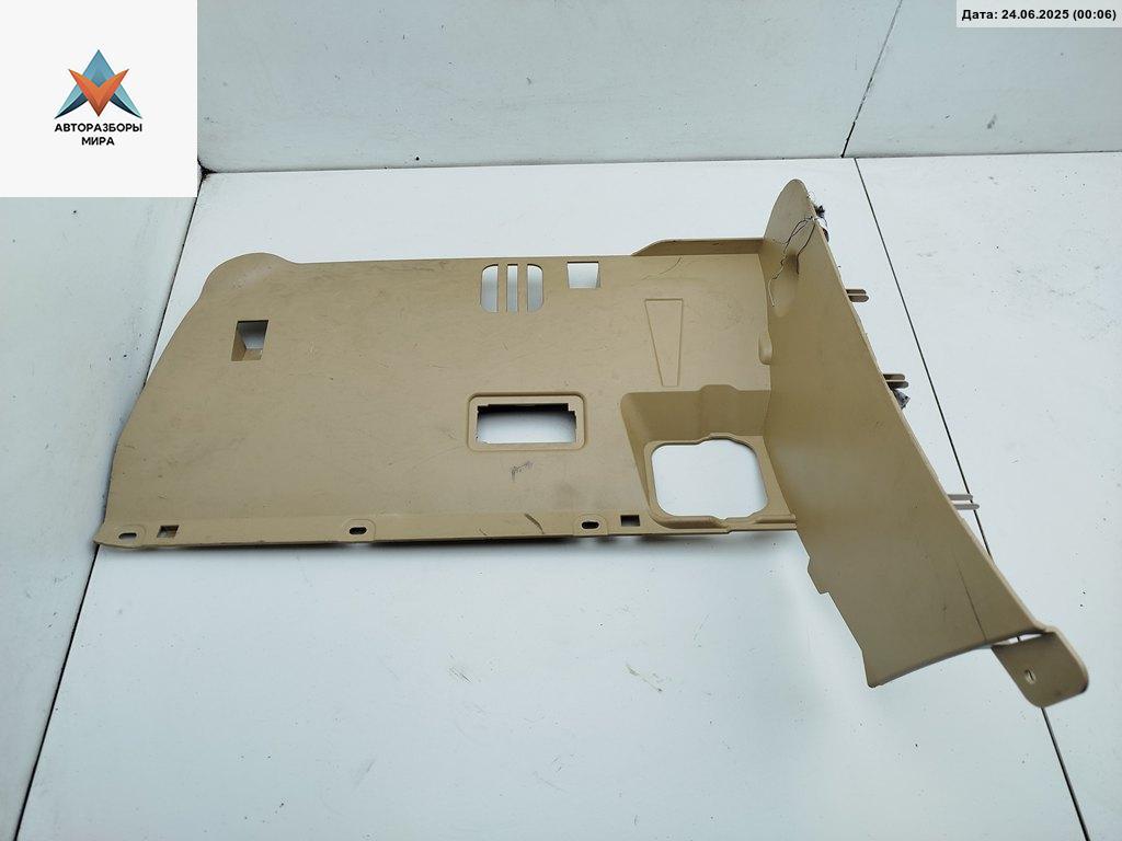 пластик BMW 5 серия E60/E61 2004, 2.5 л., бензин, МКПП, чёрный, универсал, 7156230 - фото №1