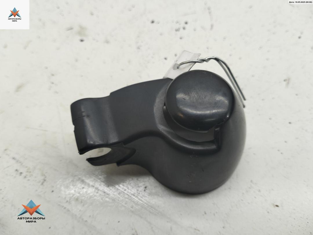 крышка поводка стеклоочистителя Volkswagen Golf 4 поколение 2000, 1.4 л., бензин, МКПП, синий, хетчбэк 5 дв., 1J6955435 - фото №1