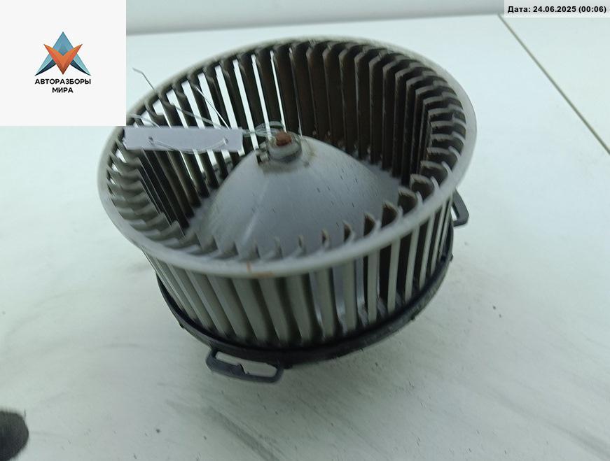 моторчик печки Mazda 5 CR 2006, 2.0 л., дизель, МКПП, серый, минивэн, 8940000270 - фото №1