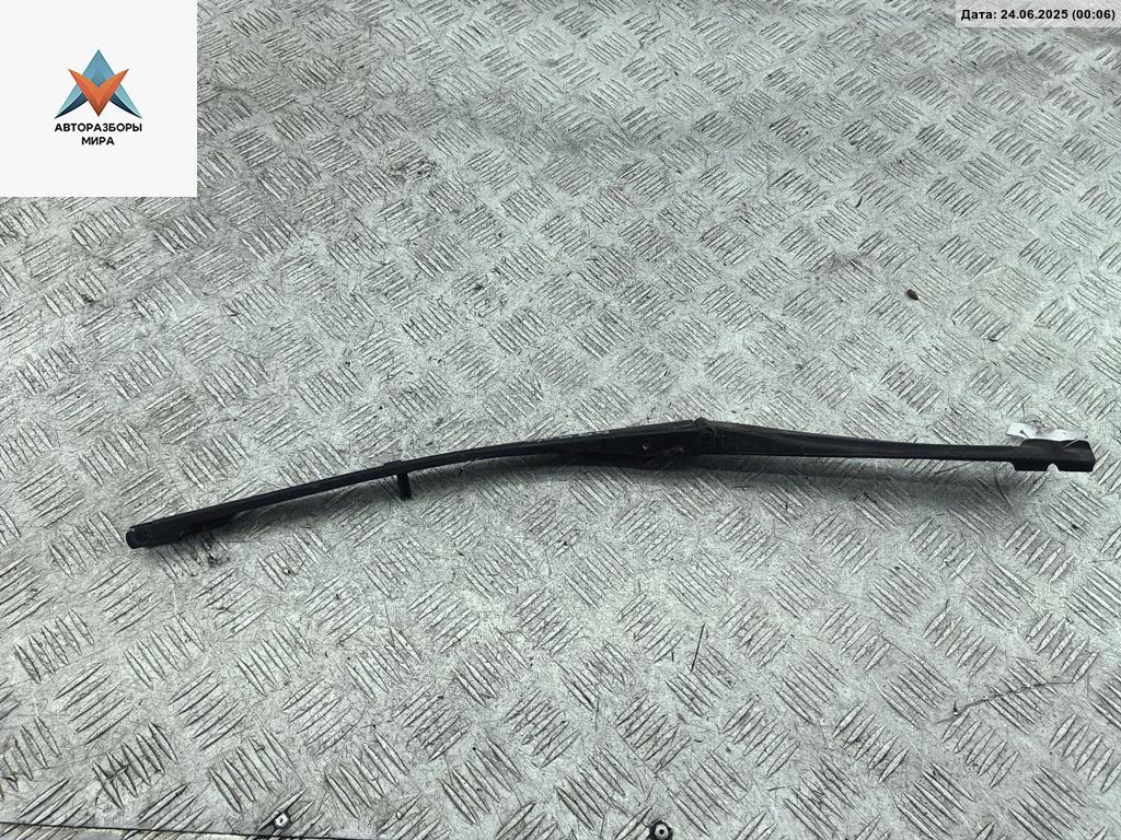 Щеткодержатель (поводок стеклоочистителя) передний BMW 5 серия E39 1996, 2.0 л., бензин, АКПП, чёрный, седан, 8209879 - фото №1