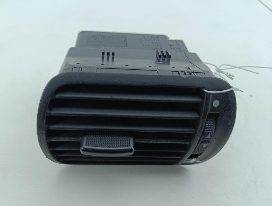 дефлектор обдува салона SEAT Toledo 2 поколение 2002, 1.9 л., дизель, МКПП, зелёный, седан - фото №1