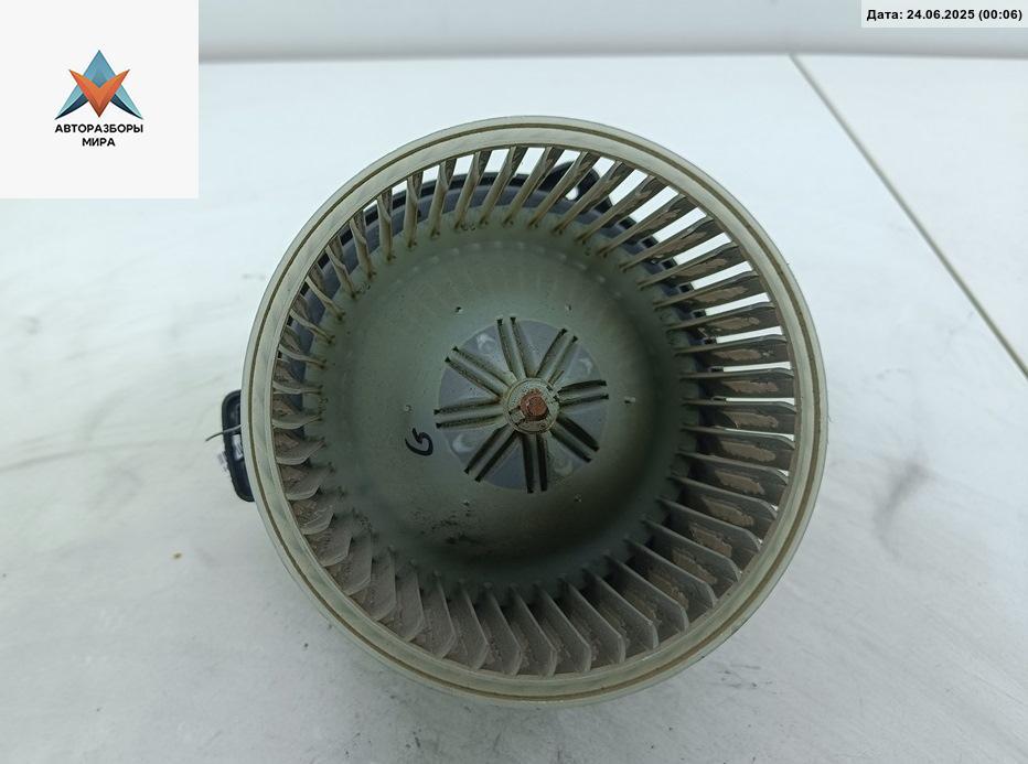 моторчик печки Mitsubishi Space Star 1 поколение 1999, 1.3 л., бензин, МКПП, красный, минивэн, MF016070-0260 - фото №1