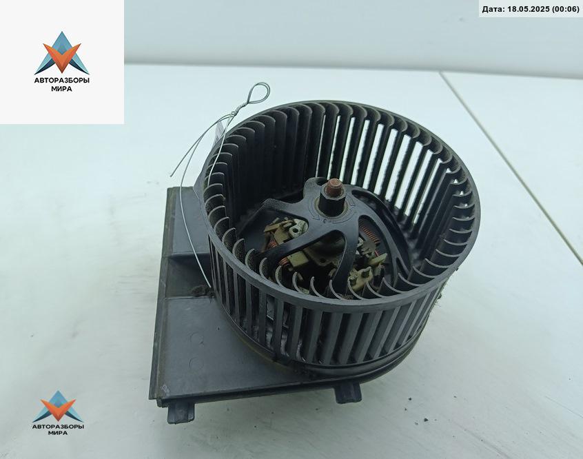 моторчик печки Skoda Octavia mk1 (A4 1U) 1999, 1.8 л., бензин, МКПП, чёрный, универсал - фото №1