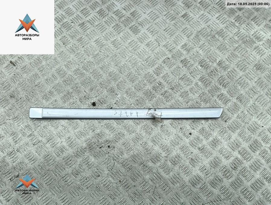 молдинг двери задней правой Ford C-Max 1 поколение 2004, 1.8 л., бензин, МКПП, серый, минивэн, 3M51R25533BB - фото №1