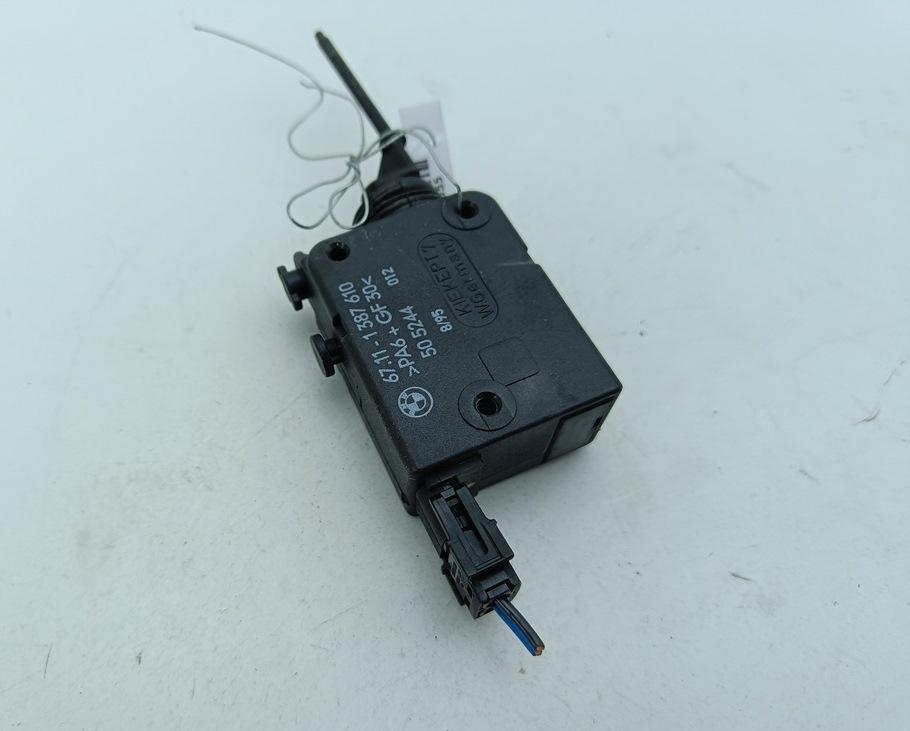 замок лючка топливного бака BMW 3 E36 1995, 1.6 л., бензин, МКПП, красный, седан, 1387610