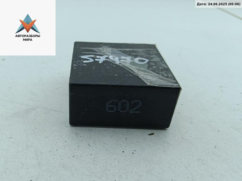 Реле стеклоочистителя (дворников) Audi A6 4B/C5 1999, 2.4 л., бензин, МКПП, синий, универсал, 4B0955531D - фото №1