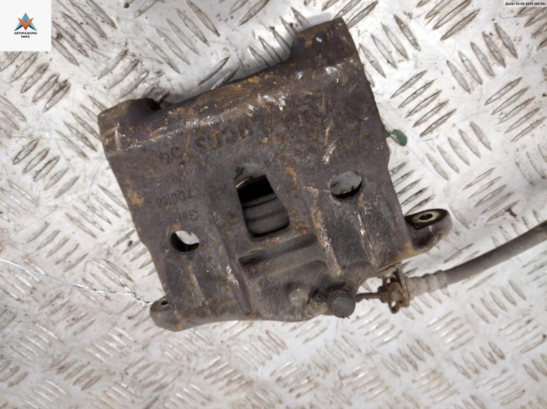 суппорт передний правый Volkswagen Transporter T4 1997, 2.4 л., дизель, МКПП, зелёный, микроавтобус - фото №1